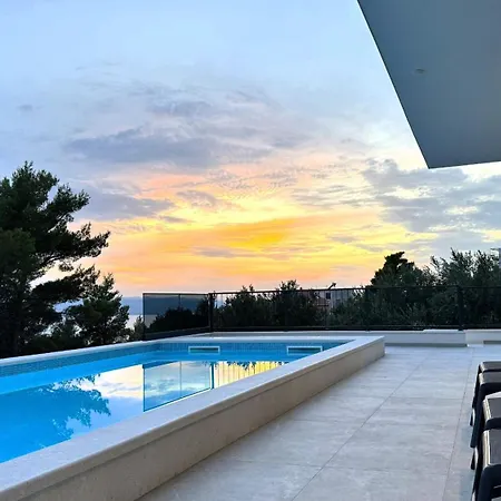 Villa Modern Dado With Heated Pool & Sea View In *