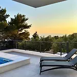 Вілла Modern Dado With Heated Pool & Sea View In Макарська