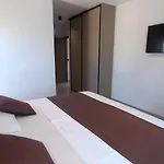 Modern Dado With Heated Pool & Sea View In Вілла *