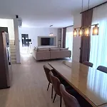 Modern Dado With Heated Pool & Sea View In Вілла Макарська
