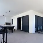 Вілла Modern Dado With Heated Pool & Sea View In