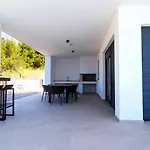 Вілла Modern Dado With Heated Pool & Sea View In