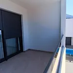 Modern Dado With Heated Pool & Sea View In Вілла