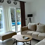 Modern Dado With Heated Pool & Sea View In * Макарська