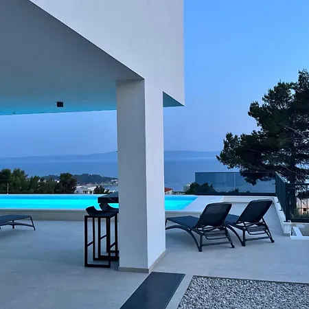 Modern Dado With Heated Pool & Sea View In *