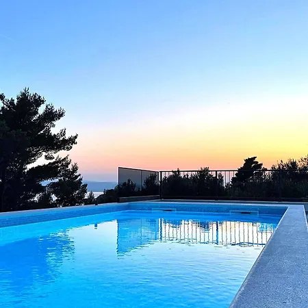 Modern Dado With Heated Pool & Sea View In * Makarska