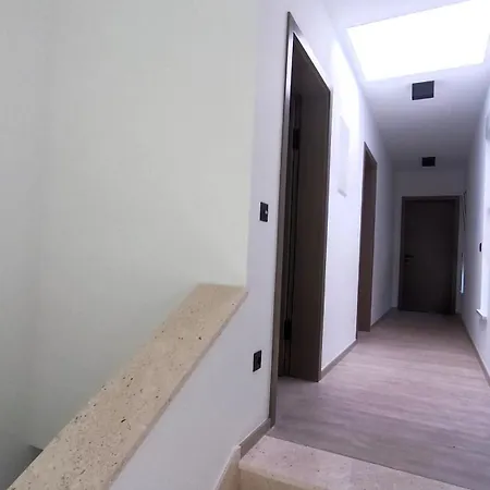 Modern Dado With Heated Pool & Sea View In וילה מאקרסקה