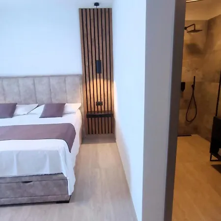 Modern Dado With Heated Pool & Sea View In * מאקרסקה