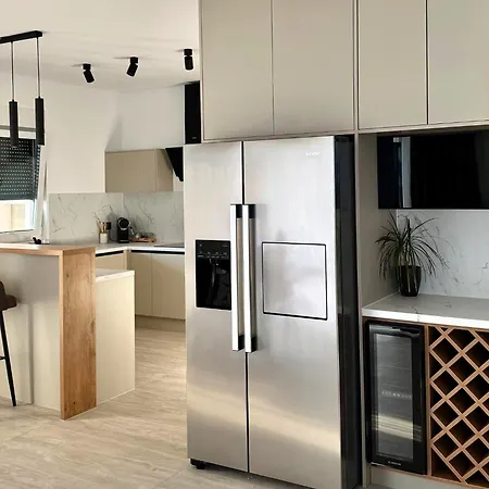 Modern Dado With Heated Pool & Sea View In Makarska