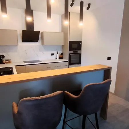 Modern Dado With Heated Pool & Sea View In וילה מאקרסקה