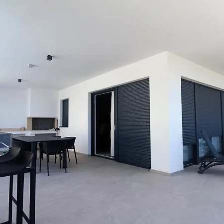 Villa Modern Dado With Heated Pool & Sea View In