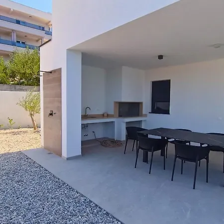 Modern Dado With Heated Pool & Sea View In * מאקרסקה