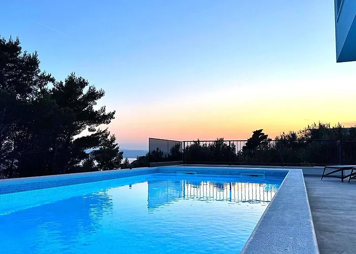 Modern Dado With Heated Pool & Sea View In * Makarska
