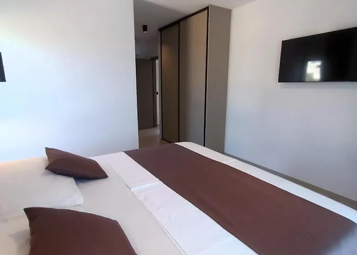 Modern Dado With Heated Pool & Sea View In Villa *