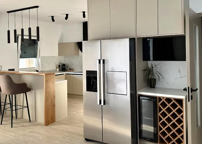 Modern Dado With Heated Pool & Sea View In Makarska