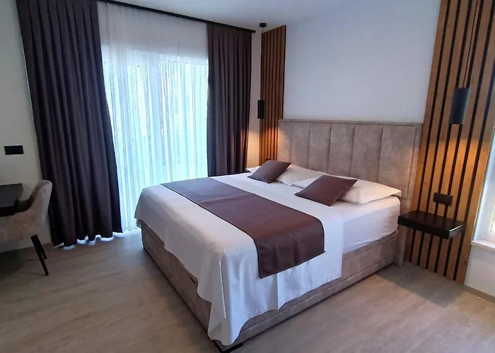 Modern Dado With Heated Pool & Sea View In * Makarska