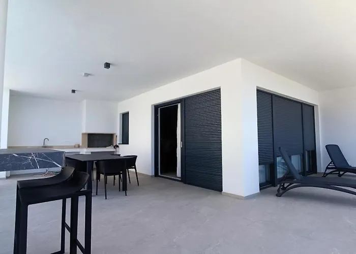 Villa Modern Dado With Heated Pool & Sea View In