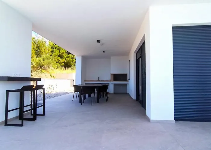 Villa Modern Dado With Heated Pool & Sea View In