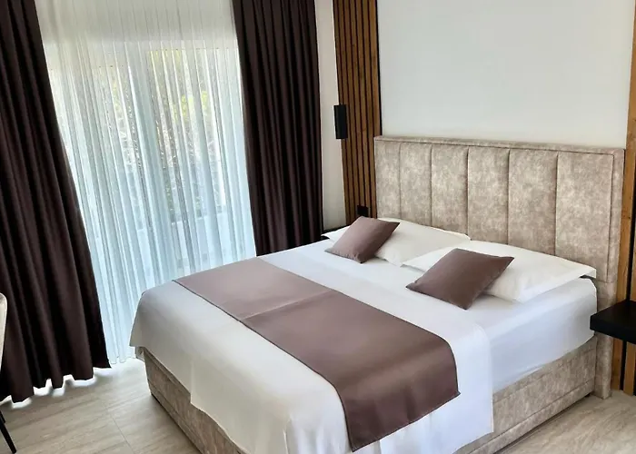 Modern Dado With Heated Pool & Sea View In Villa Makarska