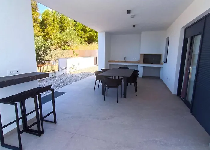Modern Dado With Heated Pool & Sea View In Villa Makarska