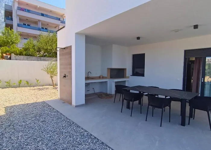 Modern Dado With Heated Pool & Sea View In * Makarska