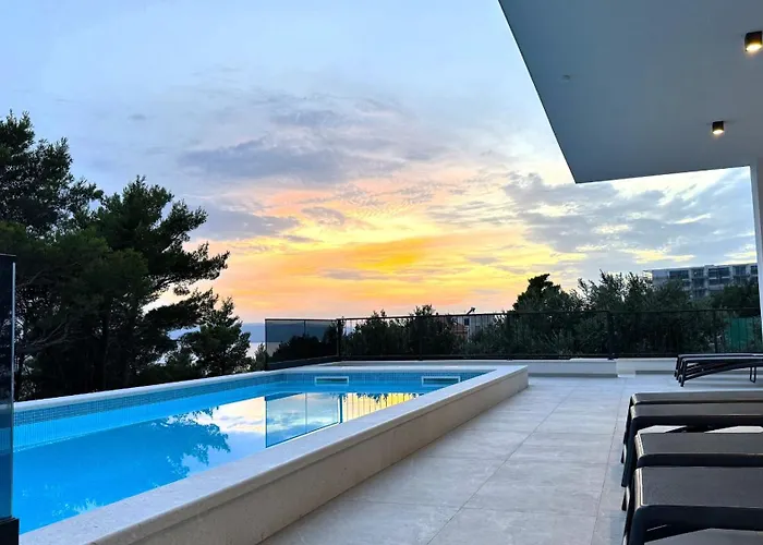 Villa Modern Dado With Heated Pool & Sea View In *